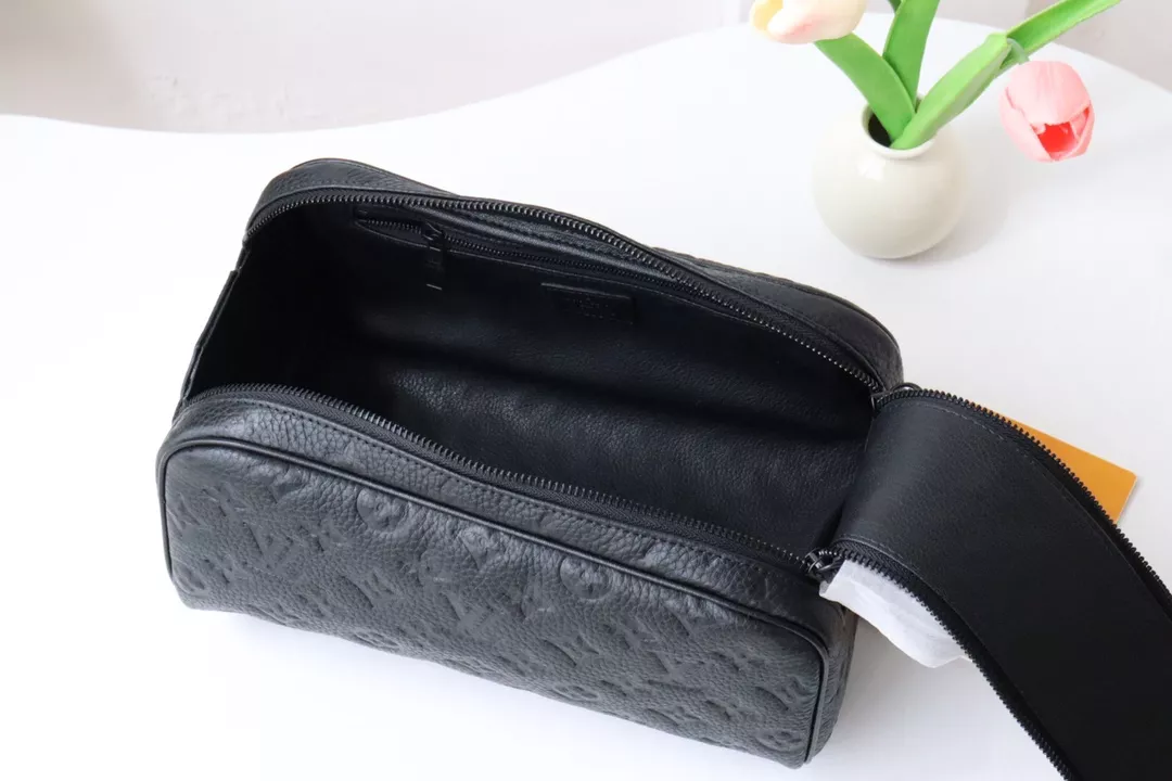 StreetReady 5020 Louis Vuitton AAA Quality Handbags