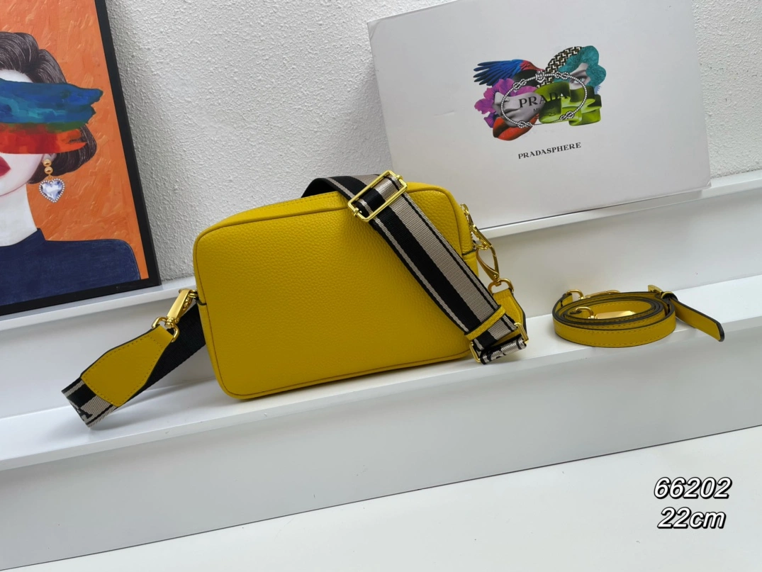 StreetReady 527 Prada AAA Quality Messenger Bags For Women