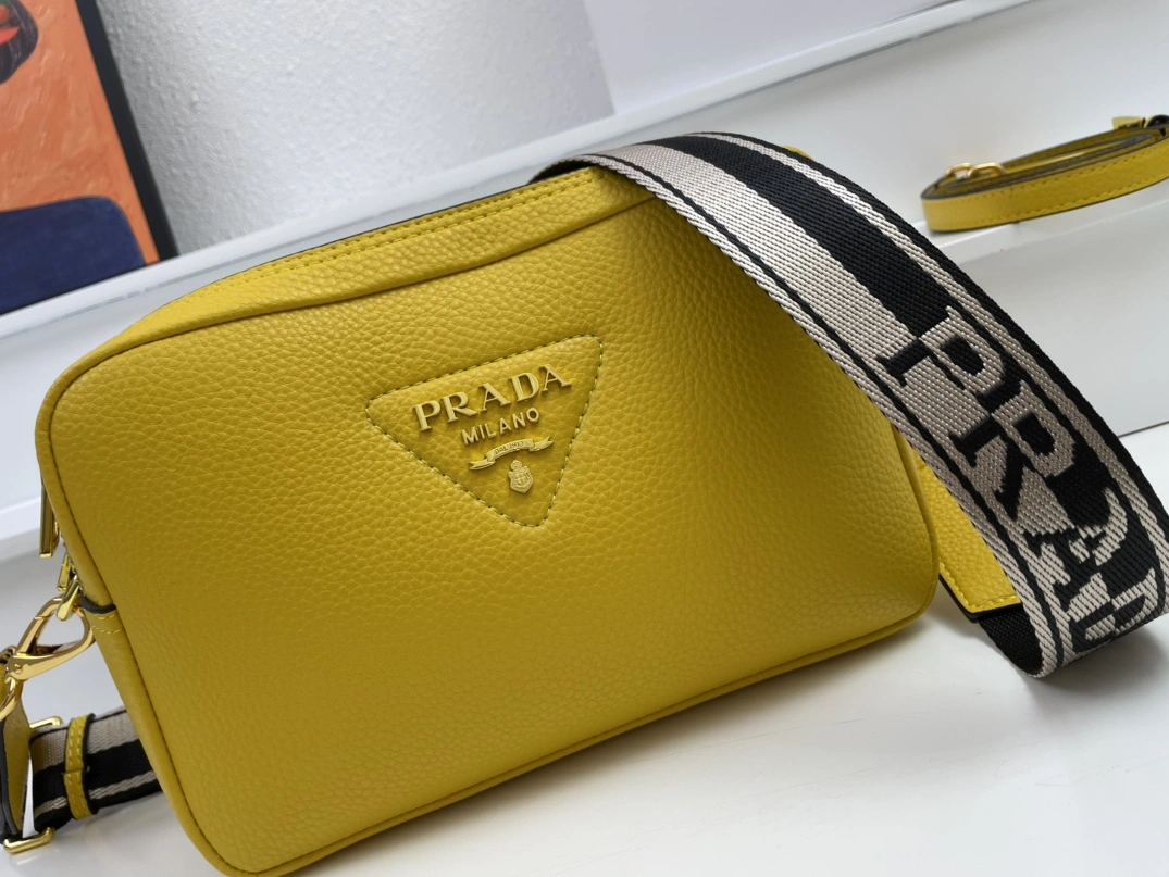 StreetReady 527 Prada AAA Quality Messenger Bags For Women
