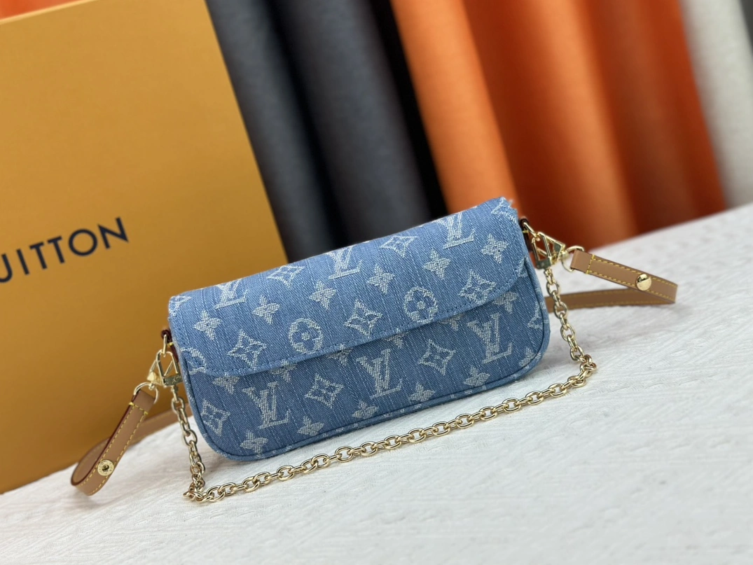 StreetReady 5329 Louis Vuitton AAA Quality Messenger Bags For Women