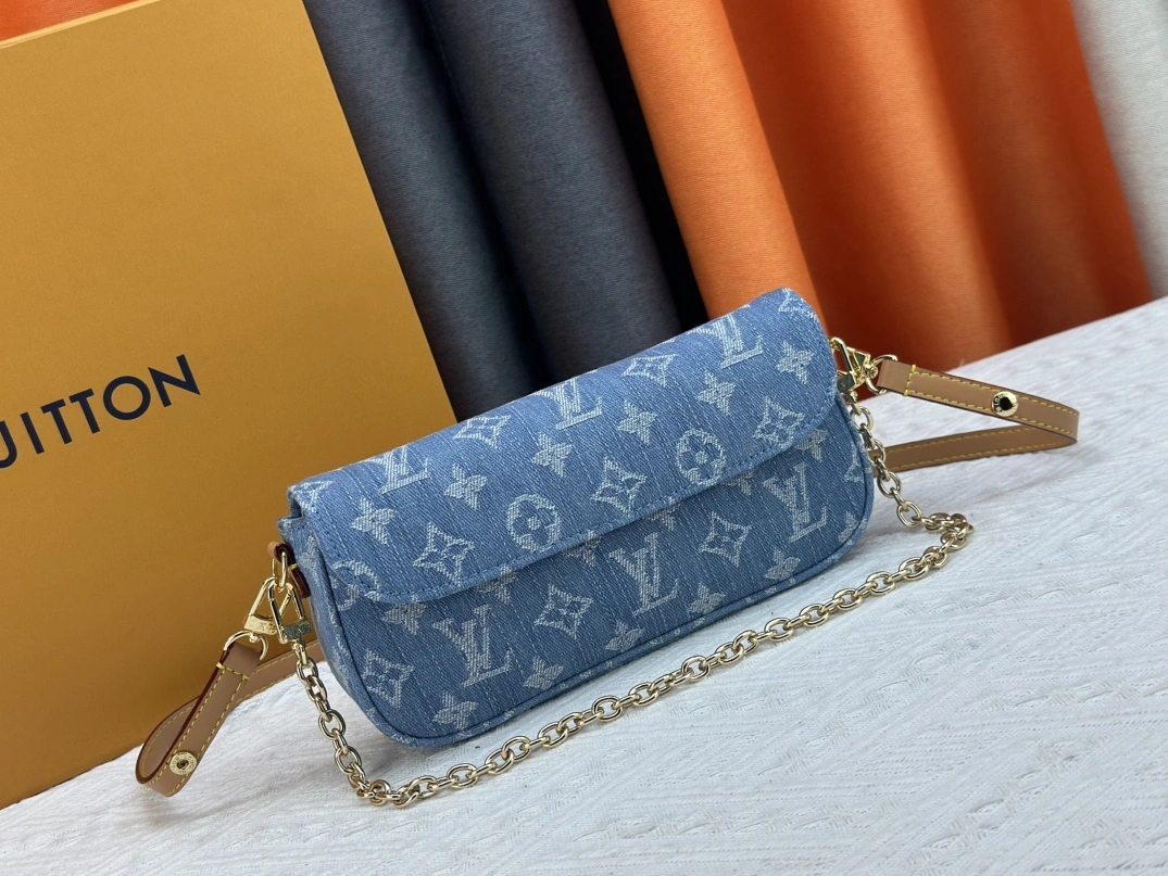 StreetReady 5329 Louis Vuitton AAA Quality Messenger Bags For Women