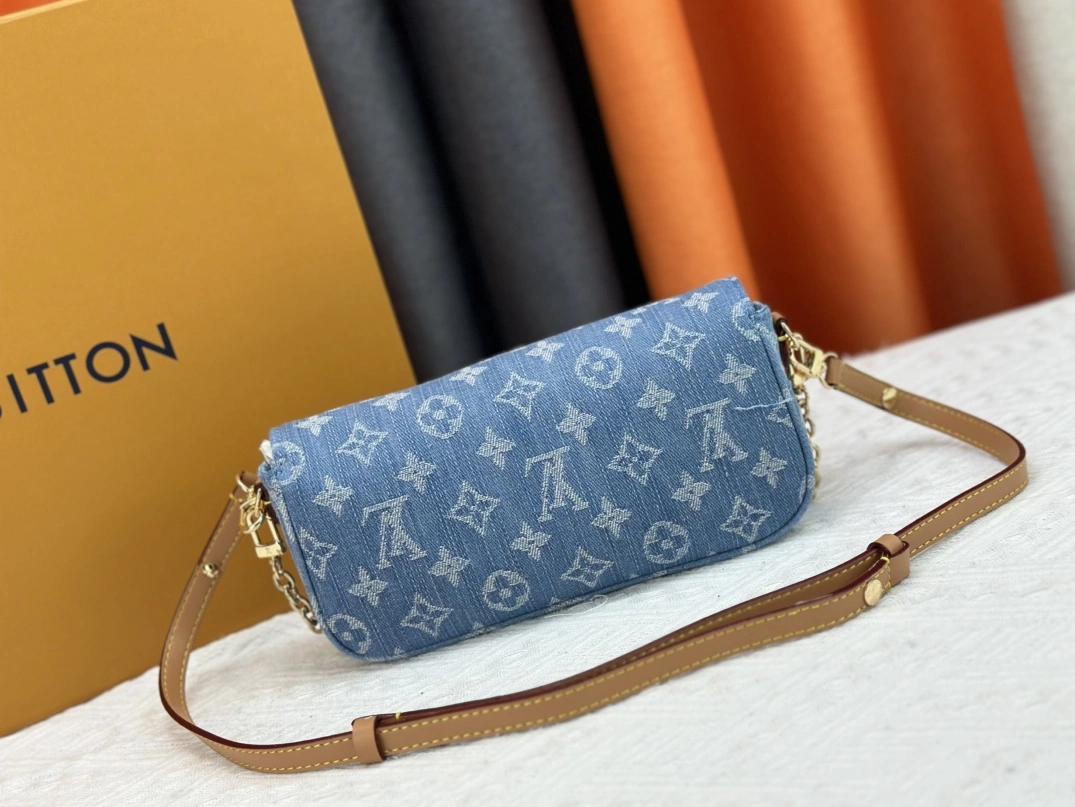 StreetReady 5329 Louis Vuitton AAA Quality Messenger Bags For Women