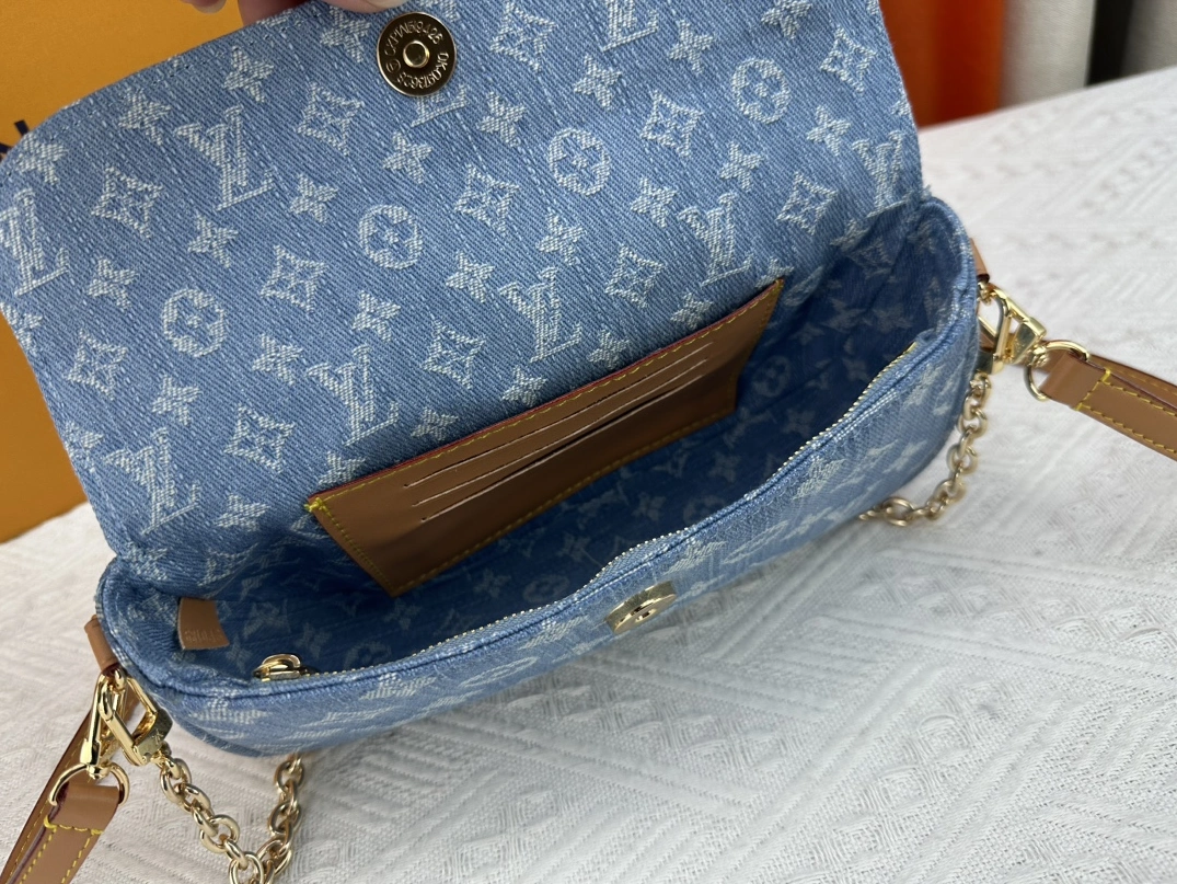 StreetReady 5329 Louis Vuitton AAA Quality Messenger Bags For Women
