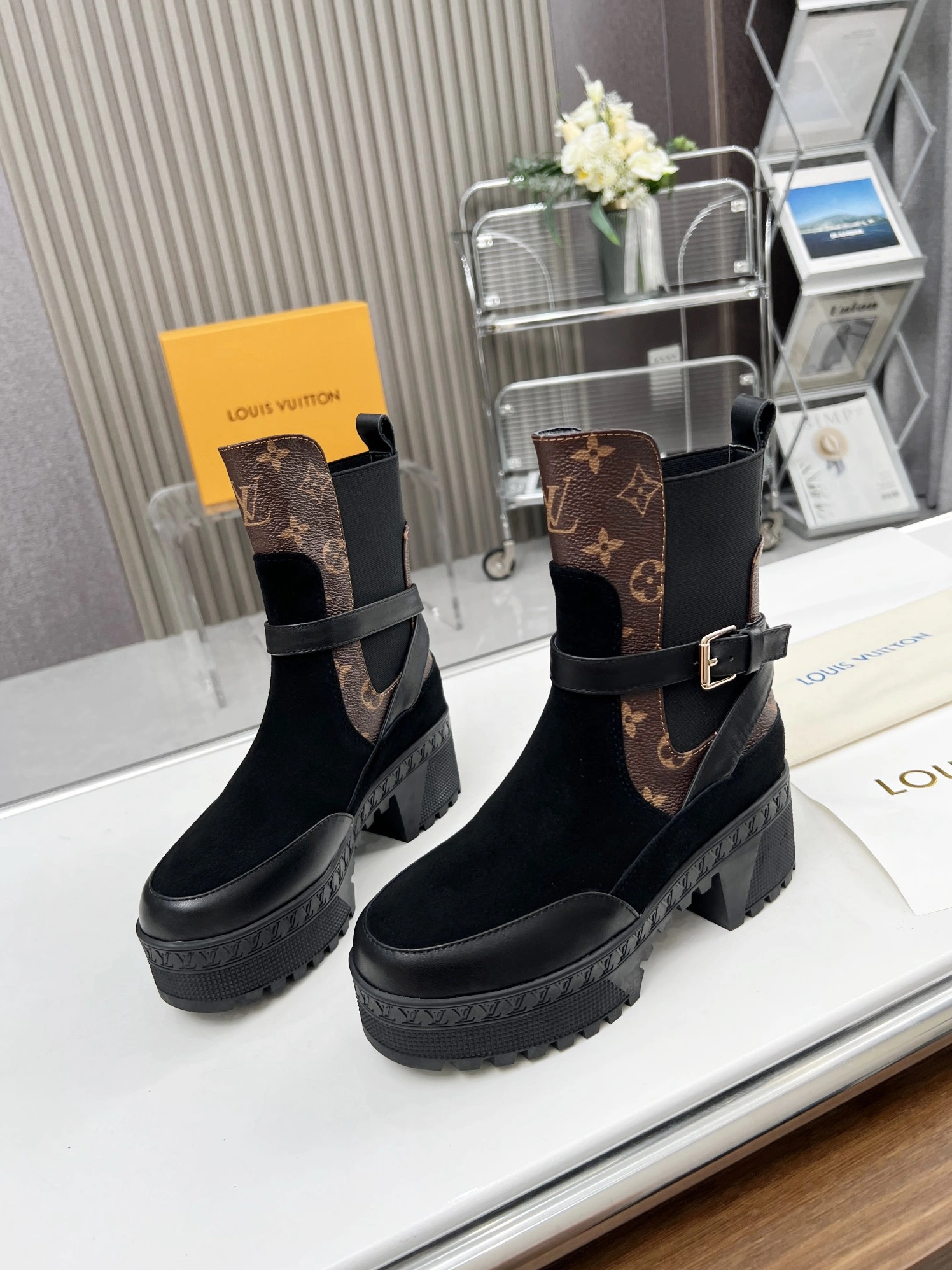 StreetReady 5738 Louis Vuitton Boots For Women