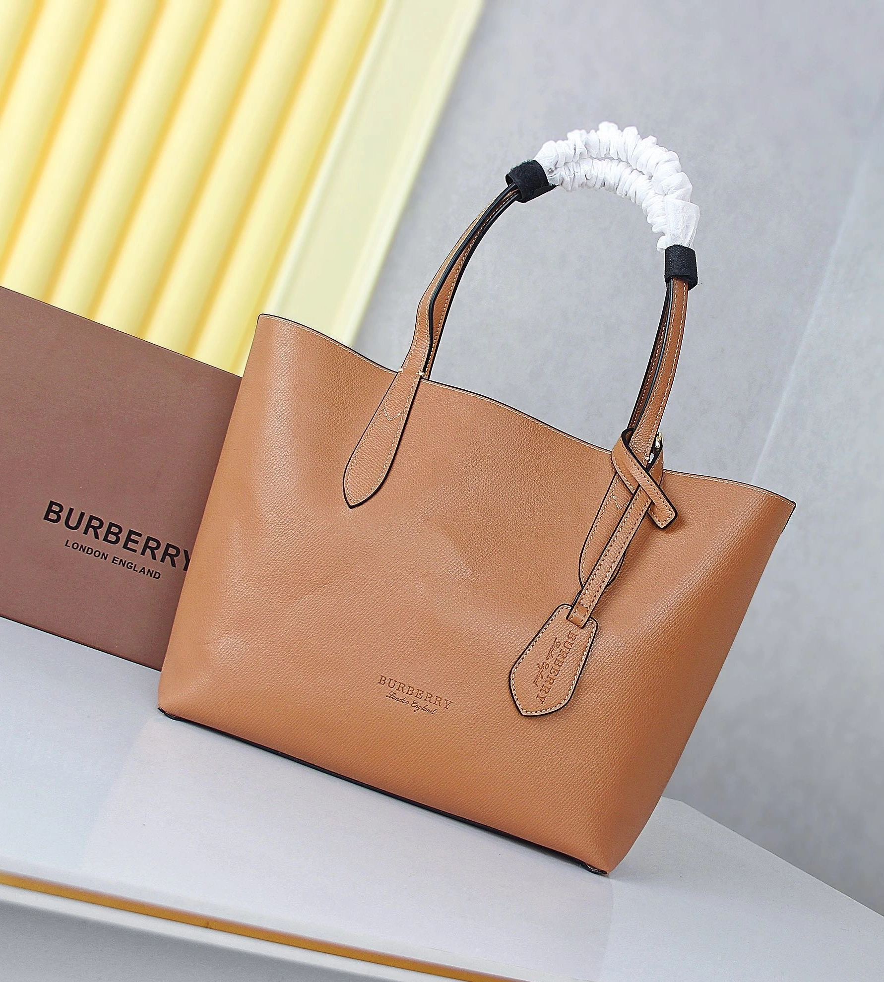 StreetReady 5791 Burberry AAA Handbags For Women