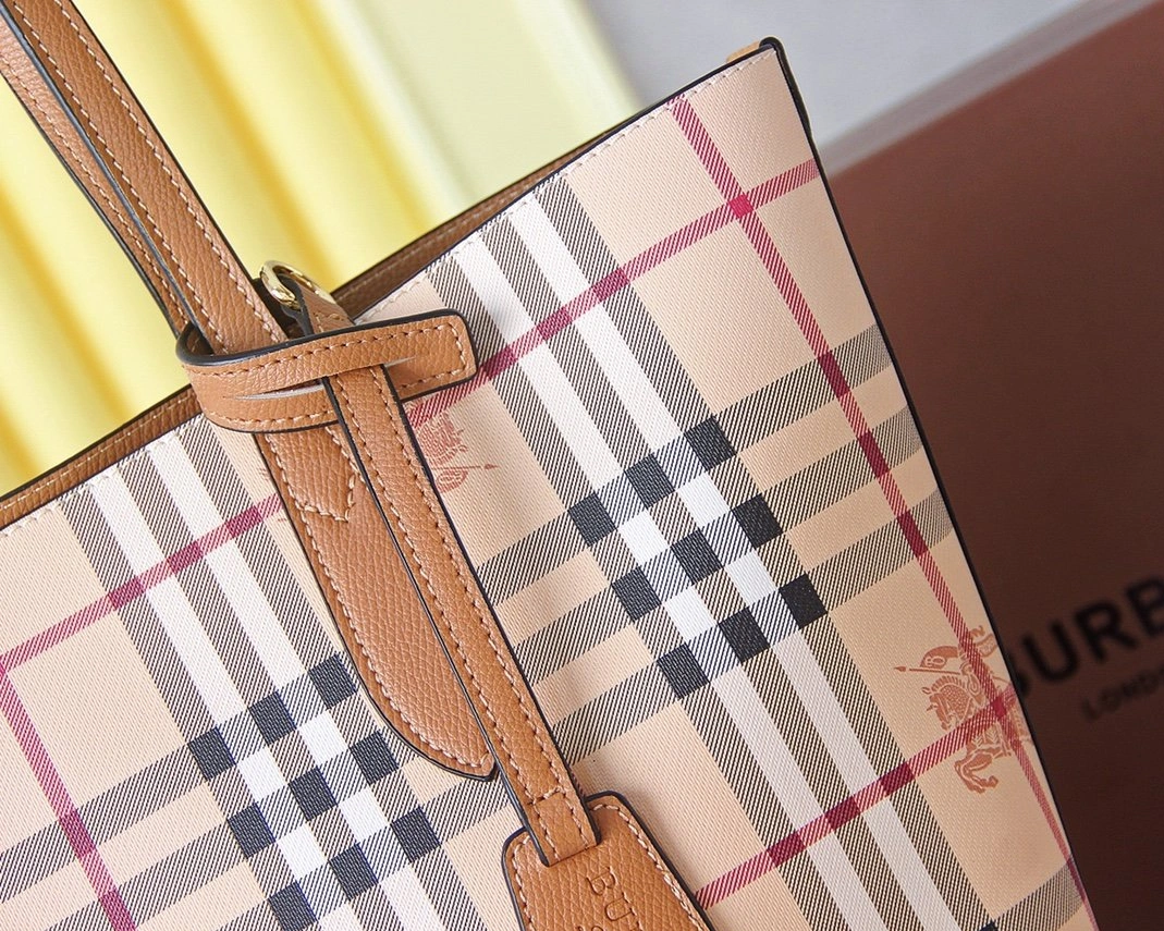 StreetReady 5791 Burberry AAA Handbags For Women