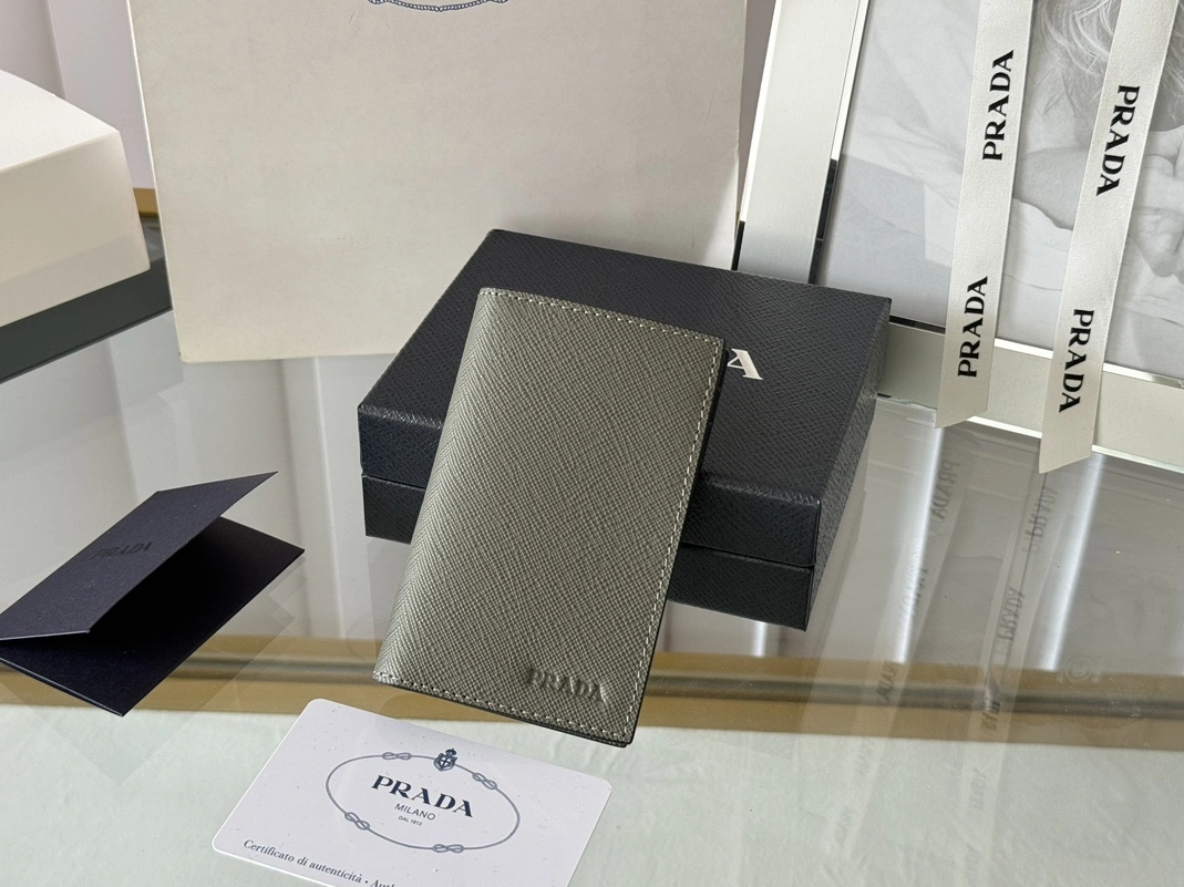 StreetReady 6484 Prada AAA Quality Card Case