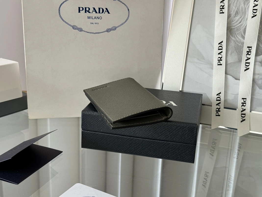 StreetReady 6484 Prada AAA Quality Card Case