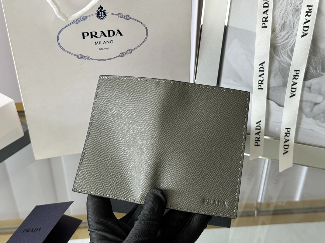StreetReady 6484 Prada AAA Quality Card Case