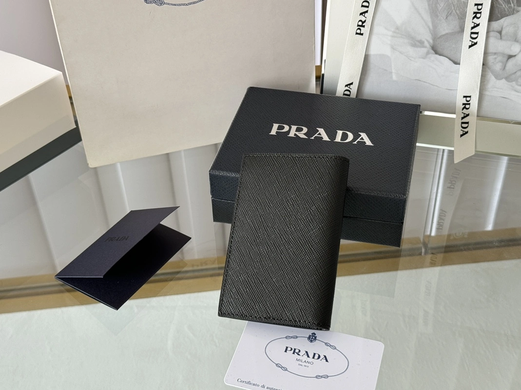 StreetReady 6738 Prada AAA Quality Card Case