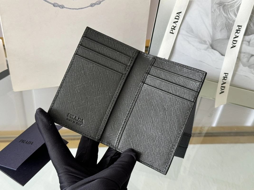 StreetReady 6738 Prada AAA Quality Card Case