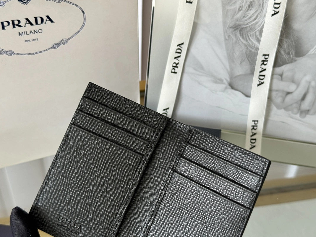 StreetReady 6738 Prada AAA Quality Card Case