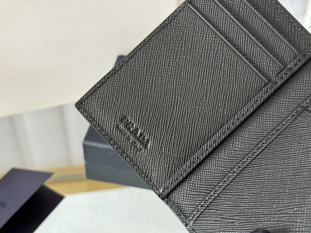 StreetReady 6738 Prada AAA Quality Card Case