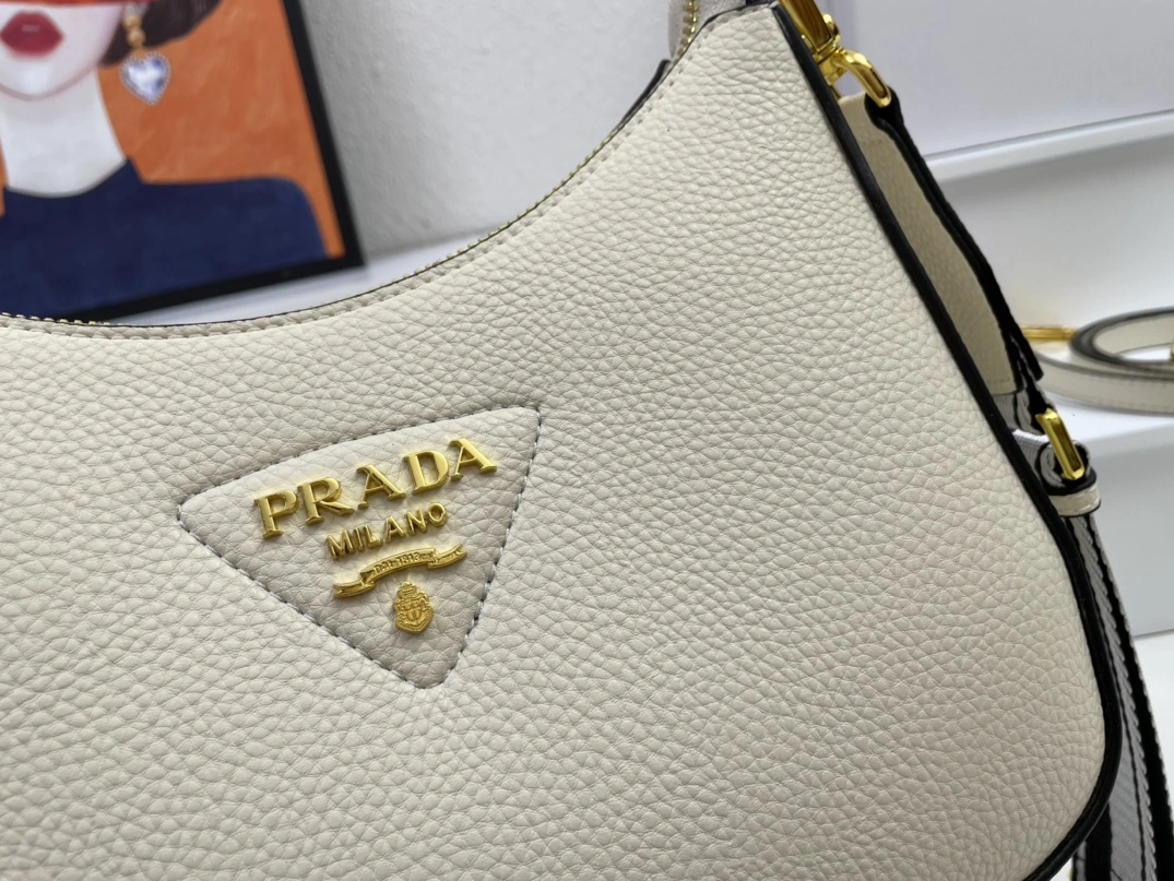 StreetReady 6799 Prada AAA Quality Messenger Bags For Women