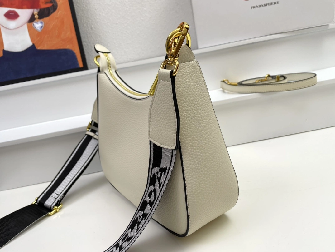 StreetReady 6799 Prada AAA Quality Messenger Bags For Women