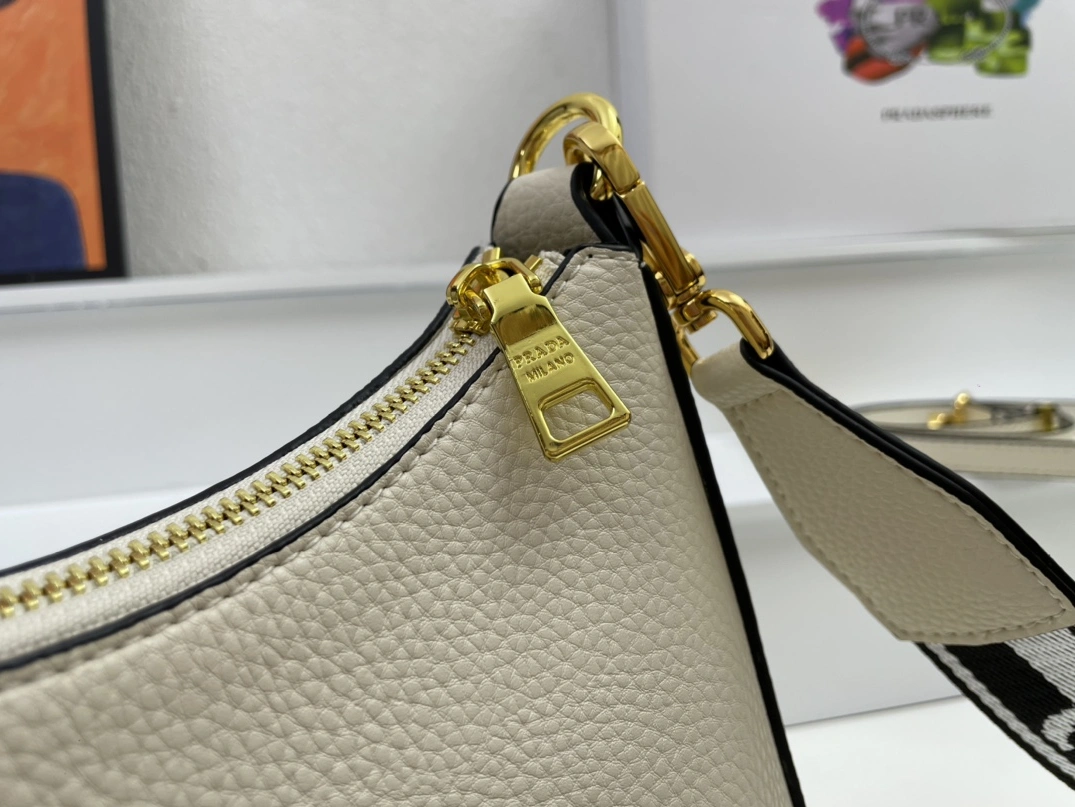 StreetReady 6799 Prada AAA Quality Messenger Bags For Women
