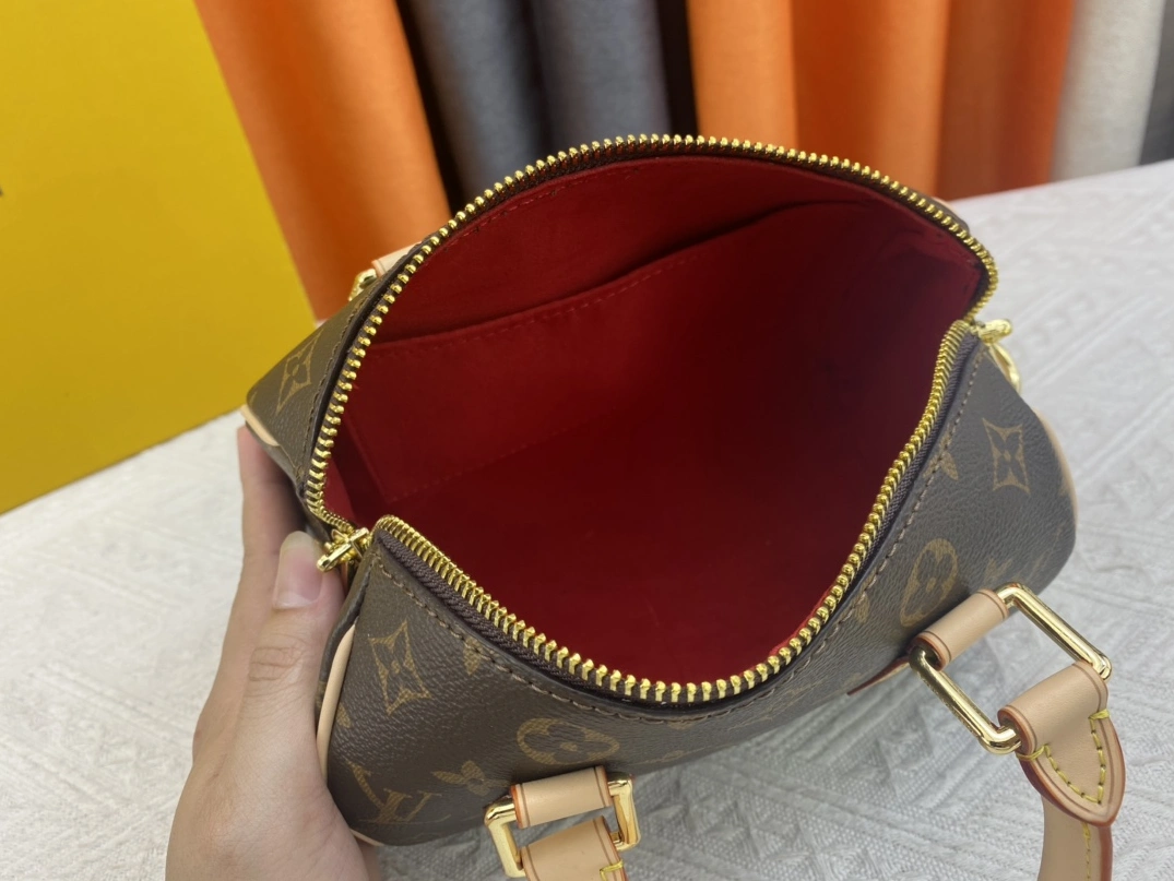 StreetReady 7063 Louis Vuitton AAA Quality Handbags For Women