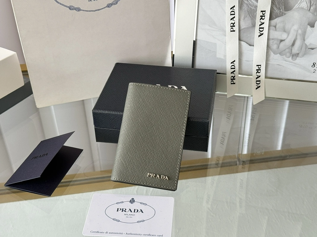 StreetReady 7464 Prada AAA Quality Card Case