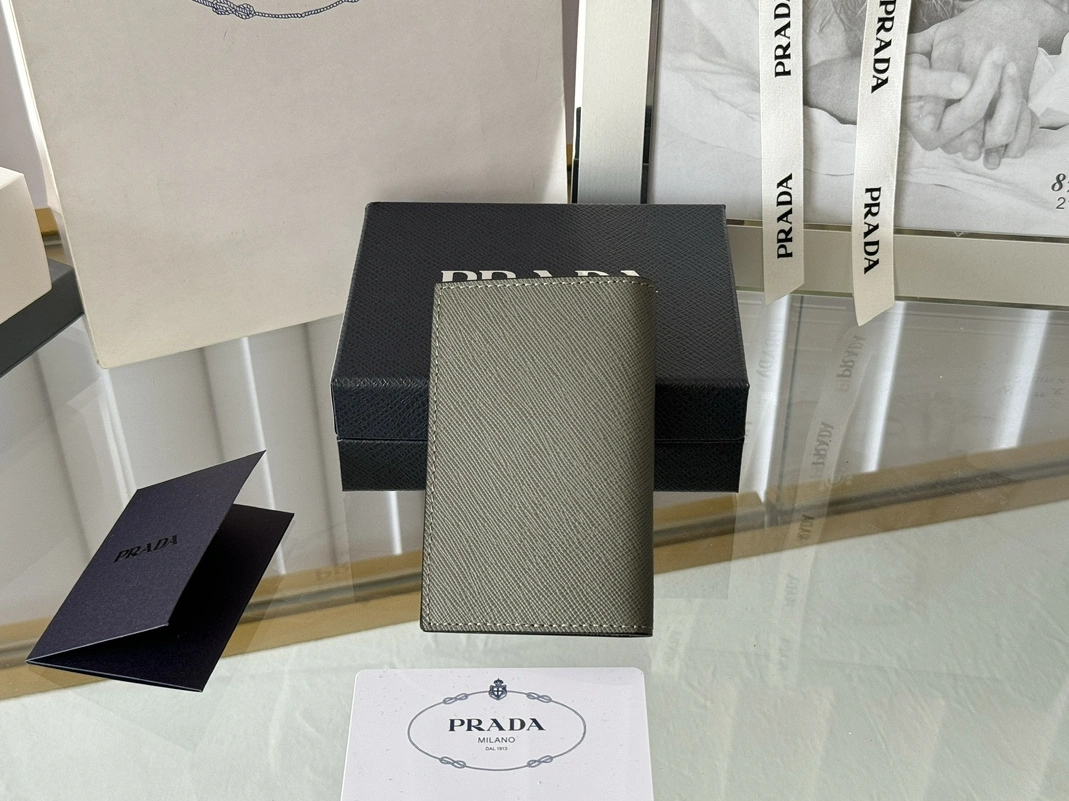 StreetReady 7464 Prada AAA Quality Card Case