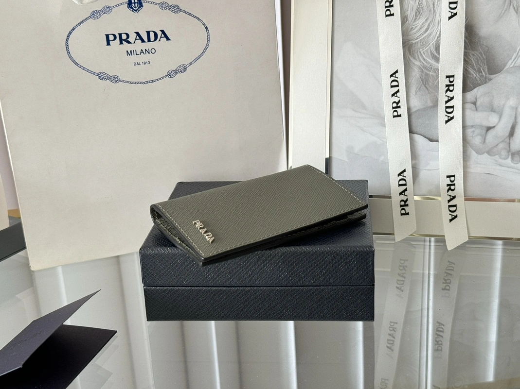 StreetReady 7464 Prada AAA Quality Card Case