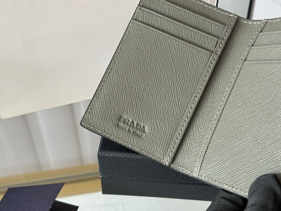 StreetReady 7464 Prada AAA Quality Card Case