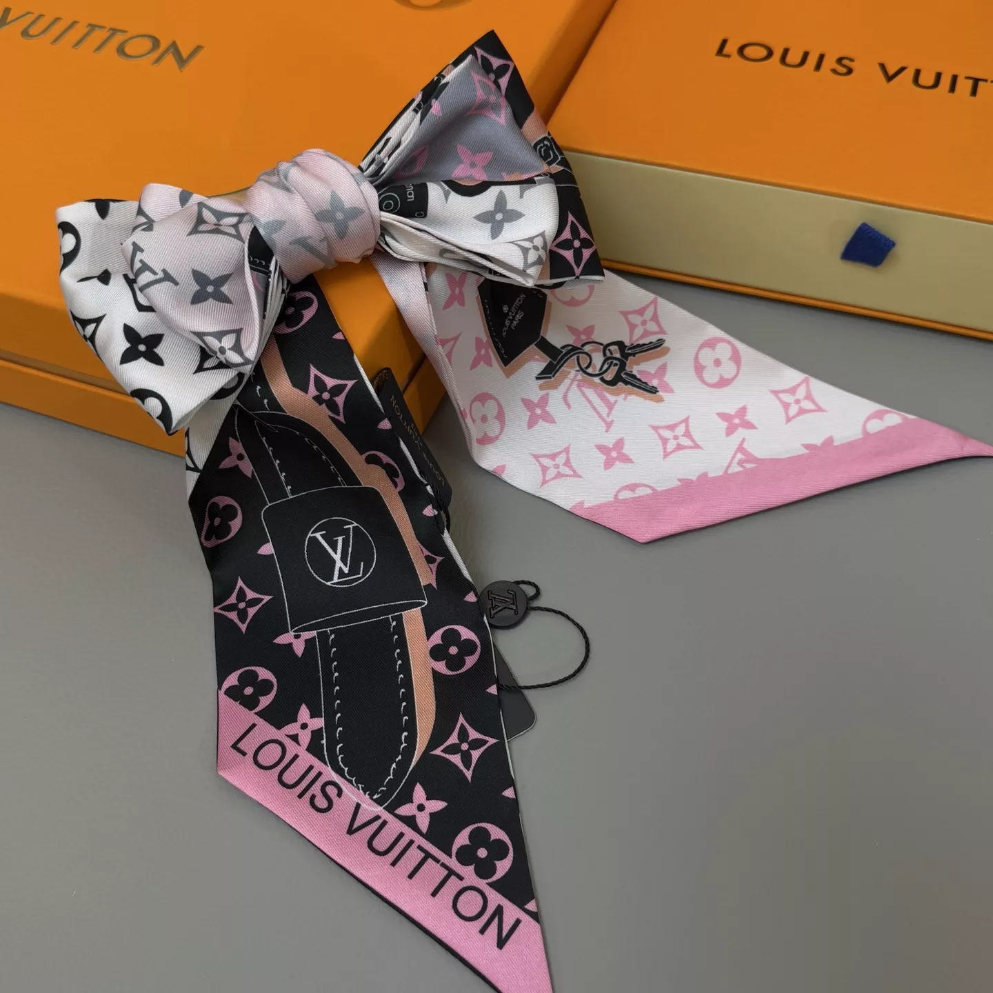 StreetReady 8493 Louis Vuitton Silk Scarf