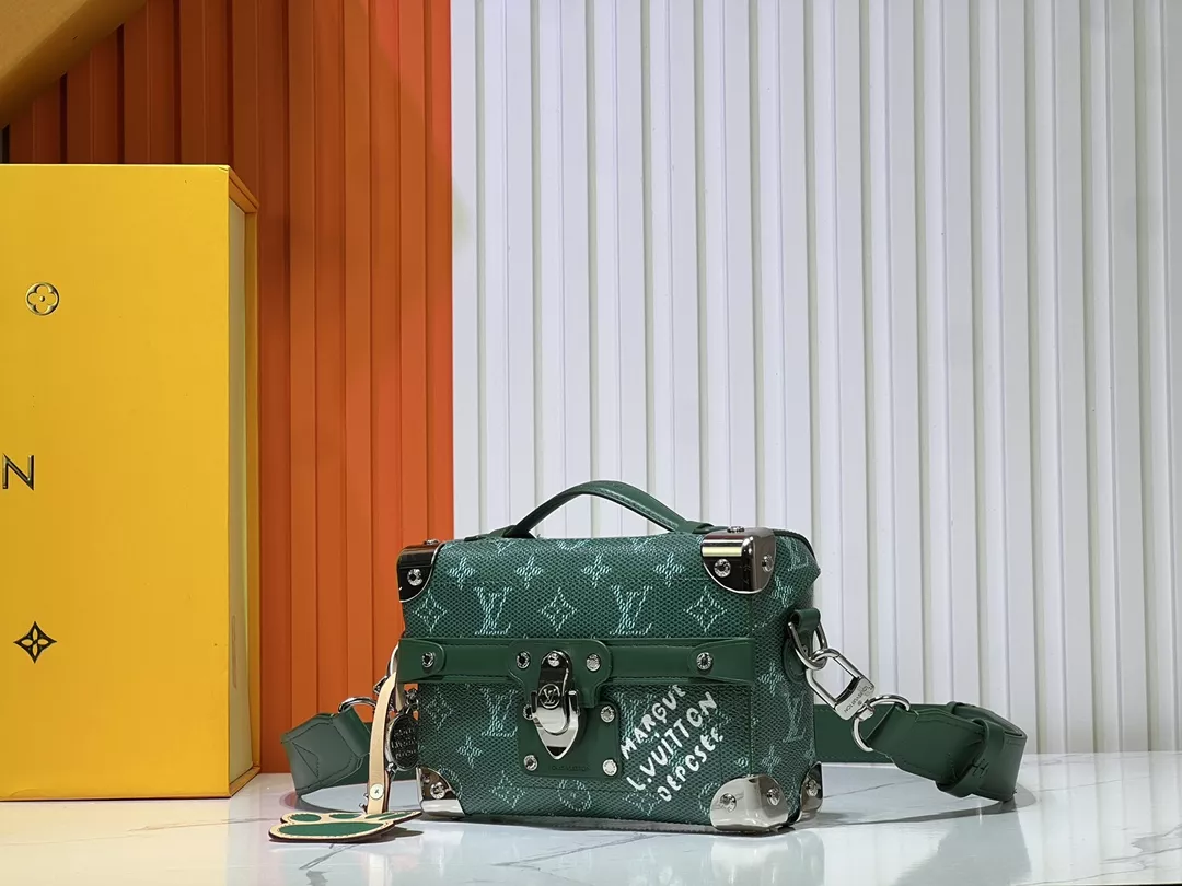 StreetReady 8832 Louis Vuitton AAA Quality Messenger Bags For Women