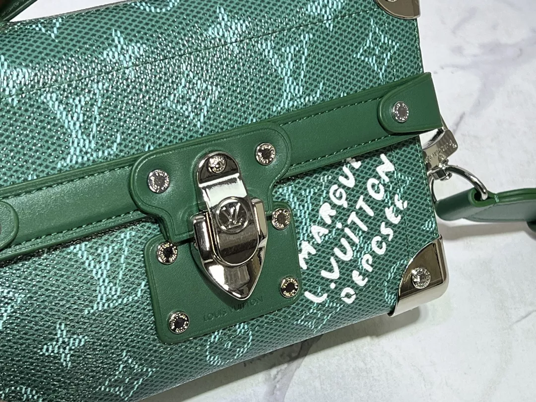 StreetReady 8832 Louis Vuitton AAA Quality Messenger Bags For Women