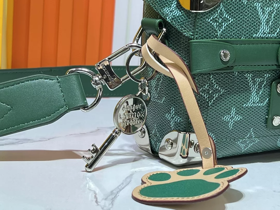 StreetReady 8832 Louis Vuitton AAA Quality Messenger Bags For Women