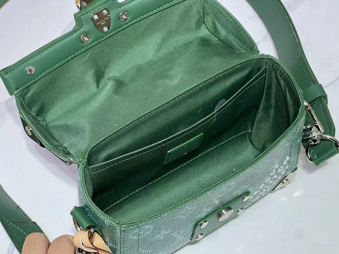 StreetReady 8832 Louis Vuitton AAA Quality Messenger Bags For Women