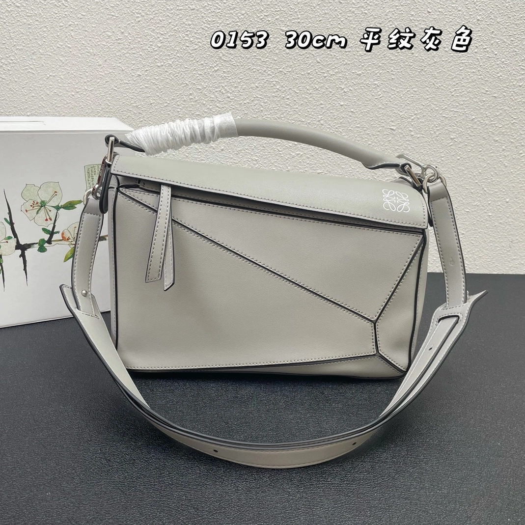 StreetReady 9040 LOEWE AAA Quality Messenger Bags For Women