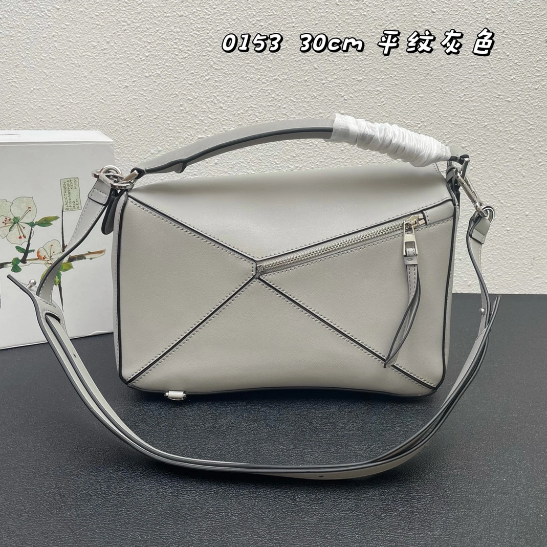 StreetReady 9040 LOEWE AAA Quality Messenger Bags For Women