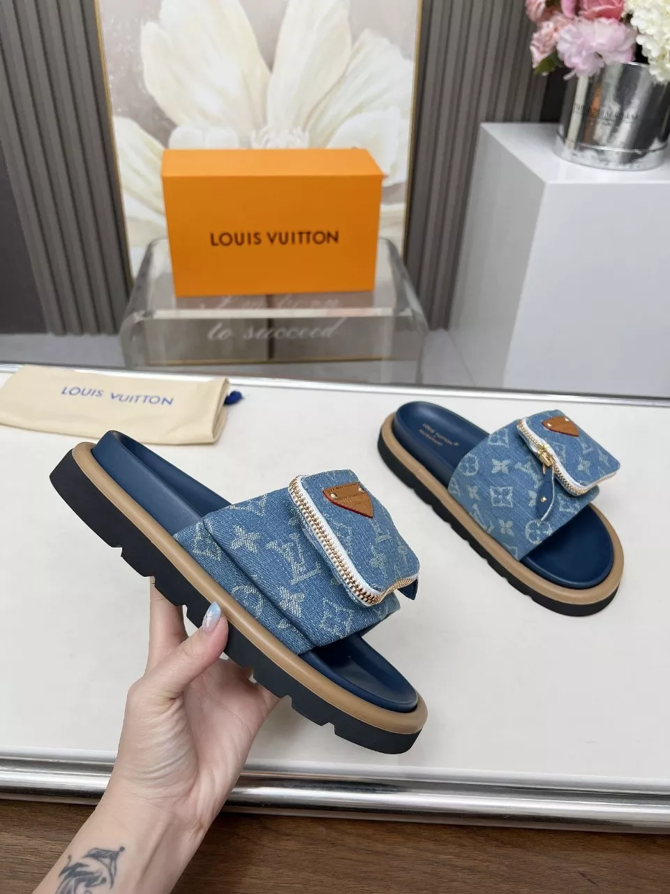 StreetReady 9871 Louis Vuitton Slippers For Women