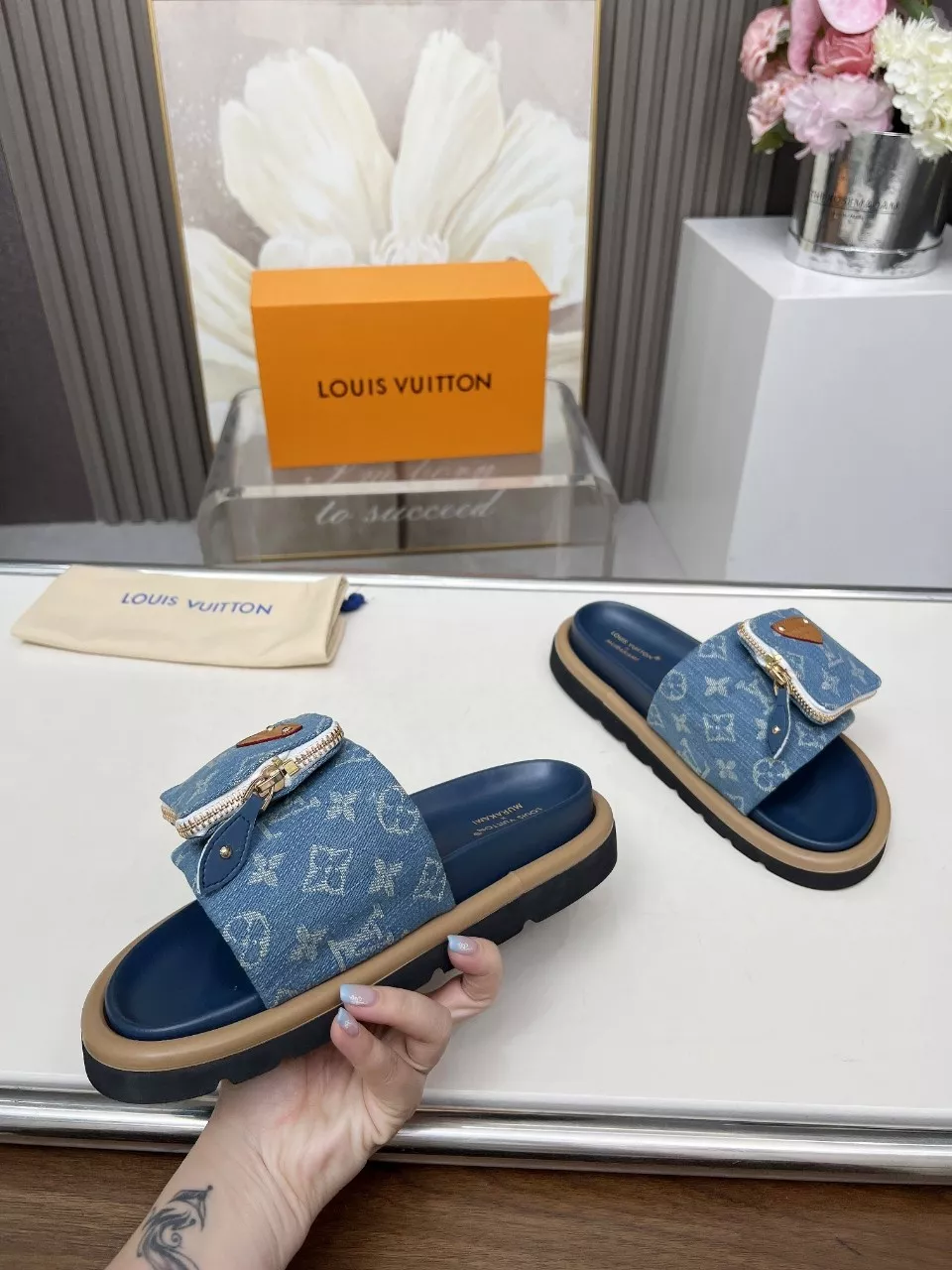 StreetReady 9871 Louis Vuitton Slippers For Women