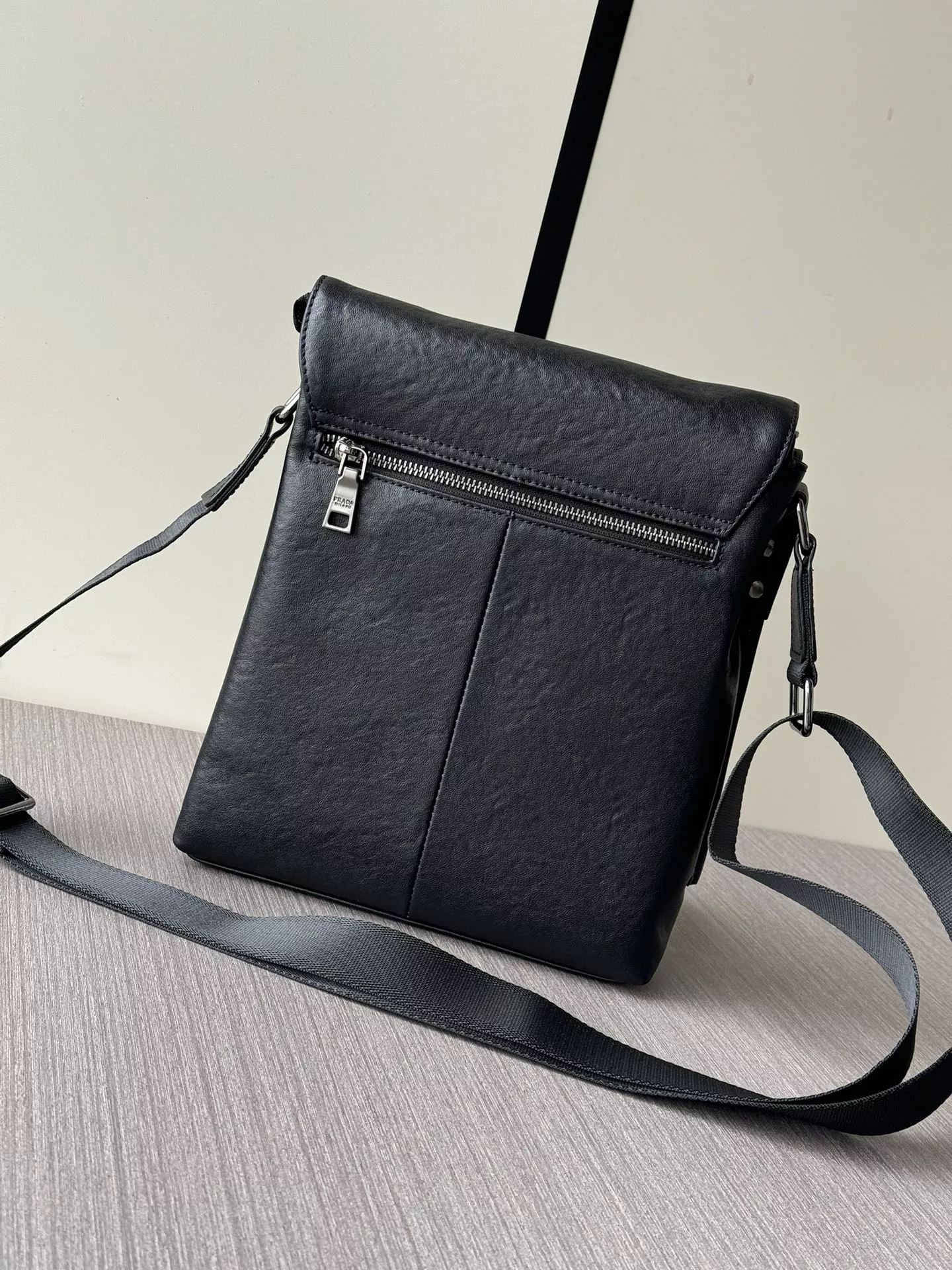 Stylish 1212 Prada AAA Man Messenger Bags