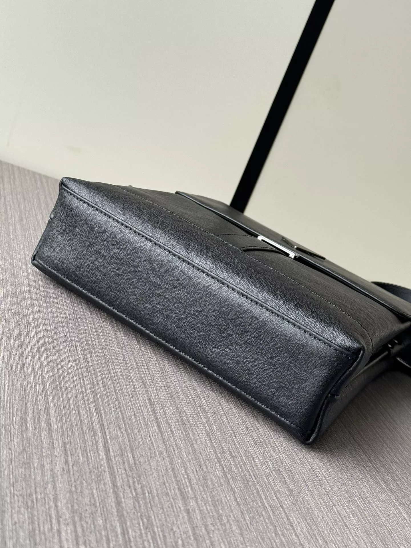 Stylish 1212 Prada AAA Man Messenger Bags