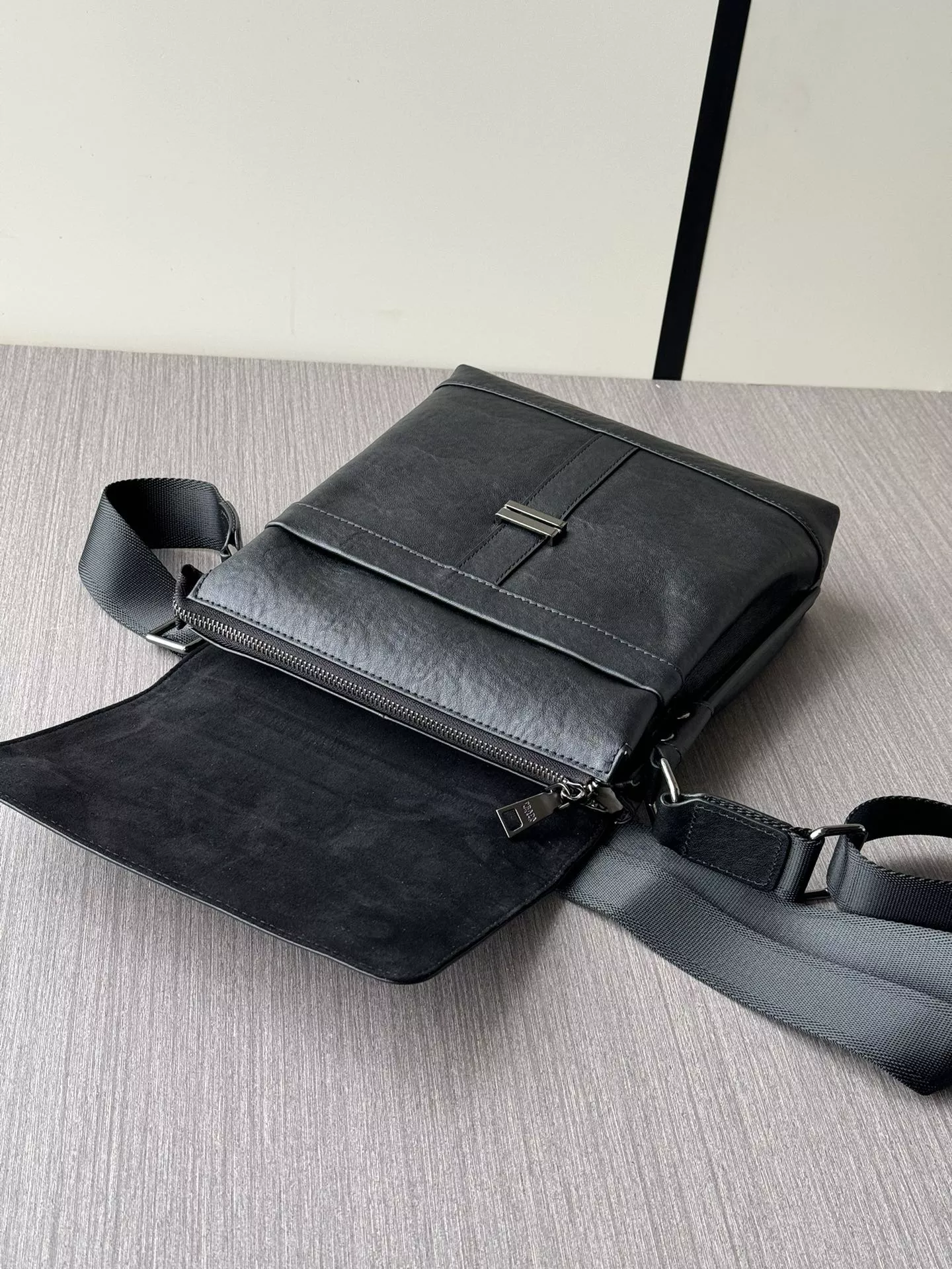 Stylish 1212 Prada AAA Man Messenger Bags