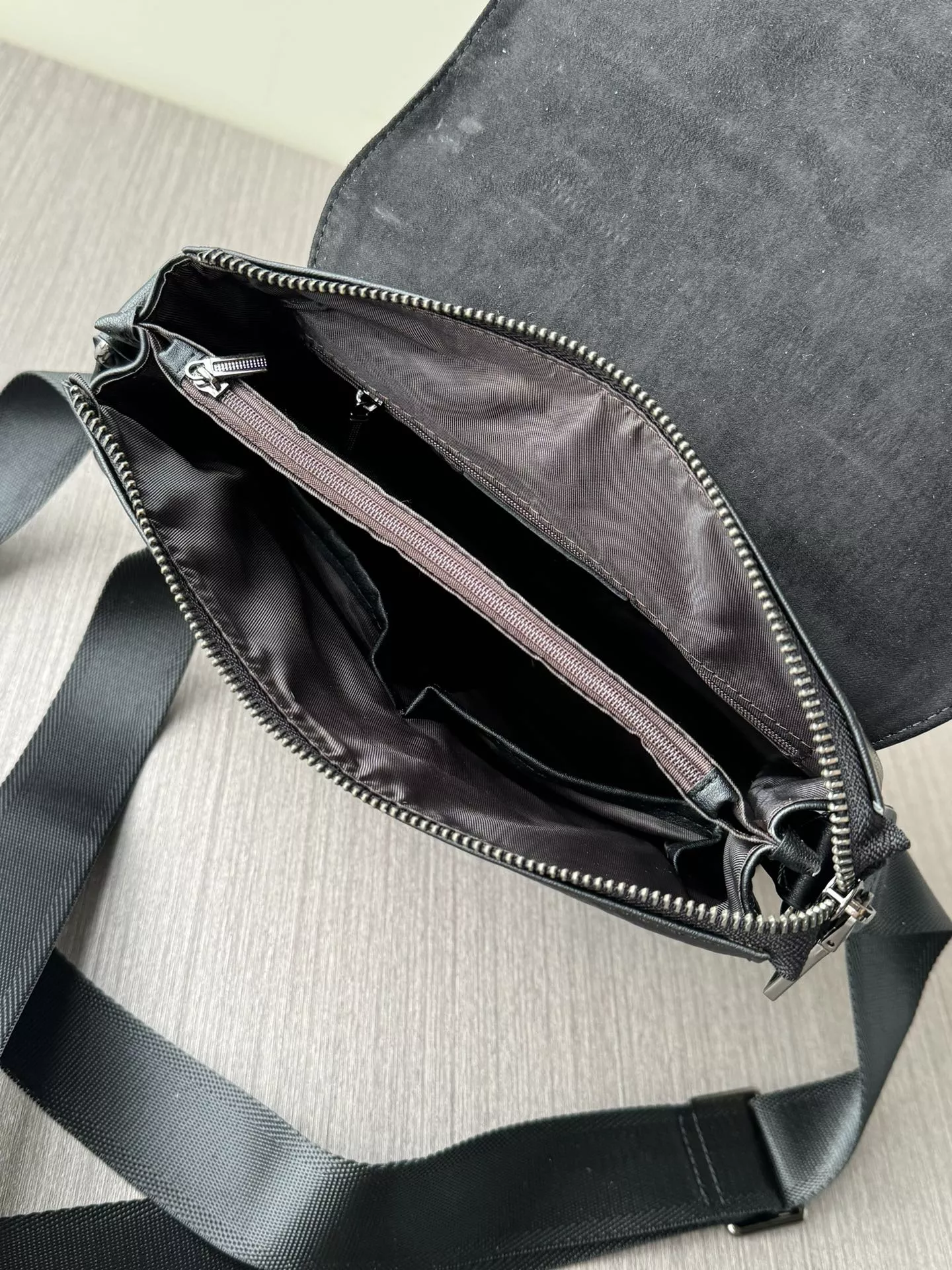 Stylish 1212 Prada AAA Man Messenger Bags