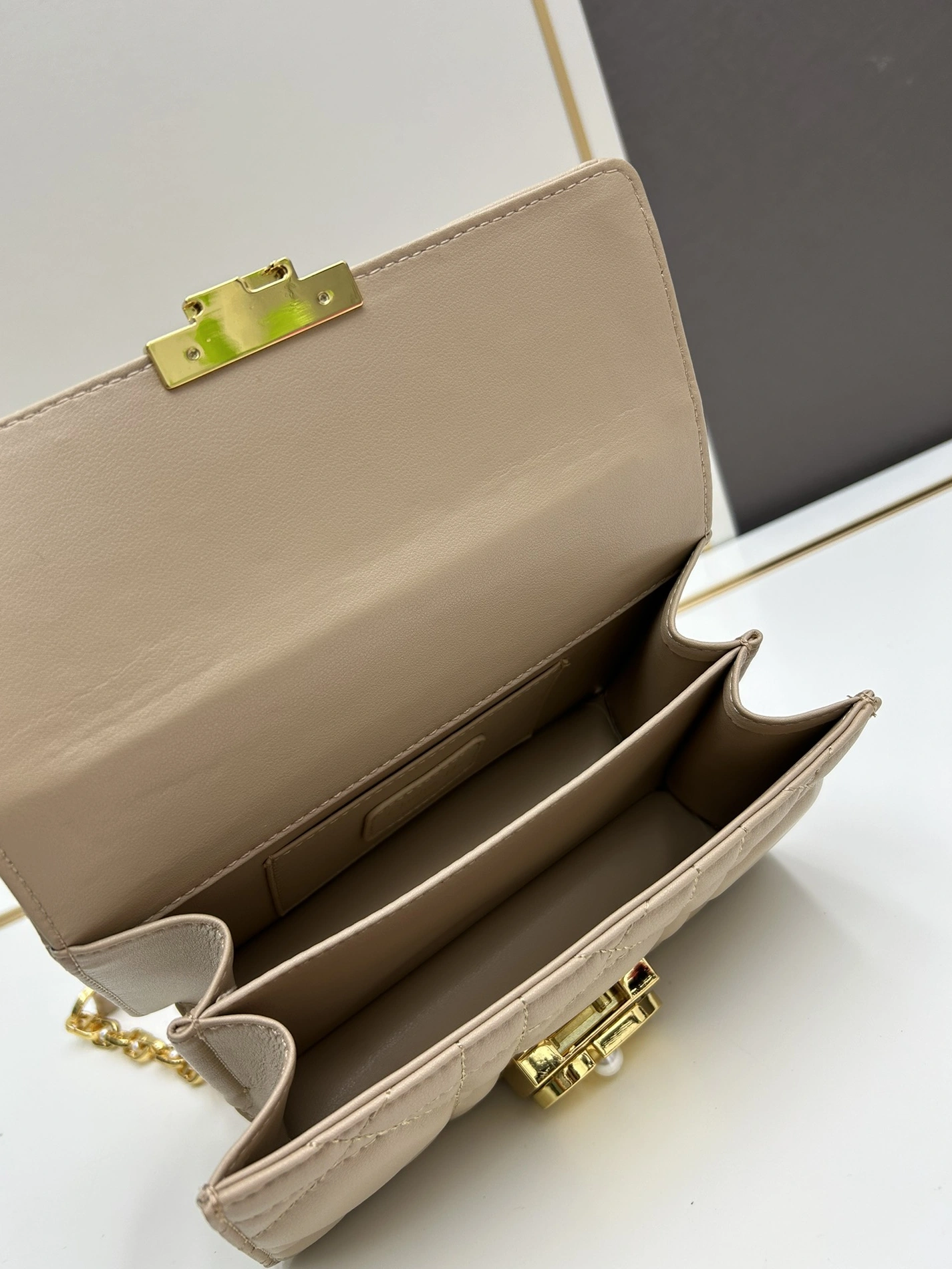 Stylish 1270 Christian Dior AAA Quality Messenger Bags For Women