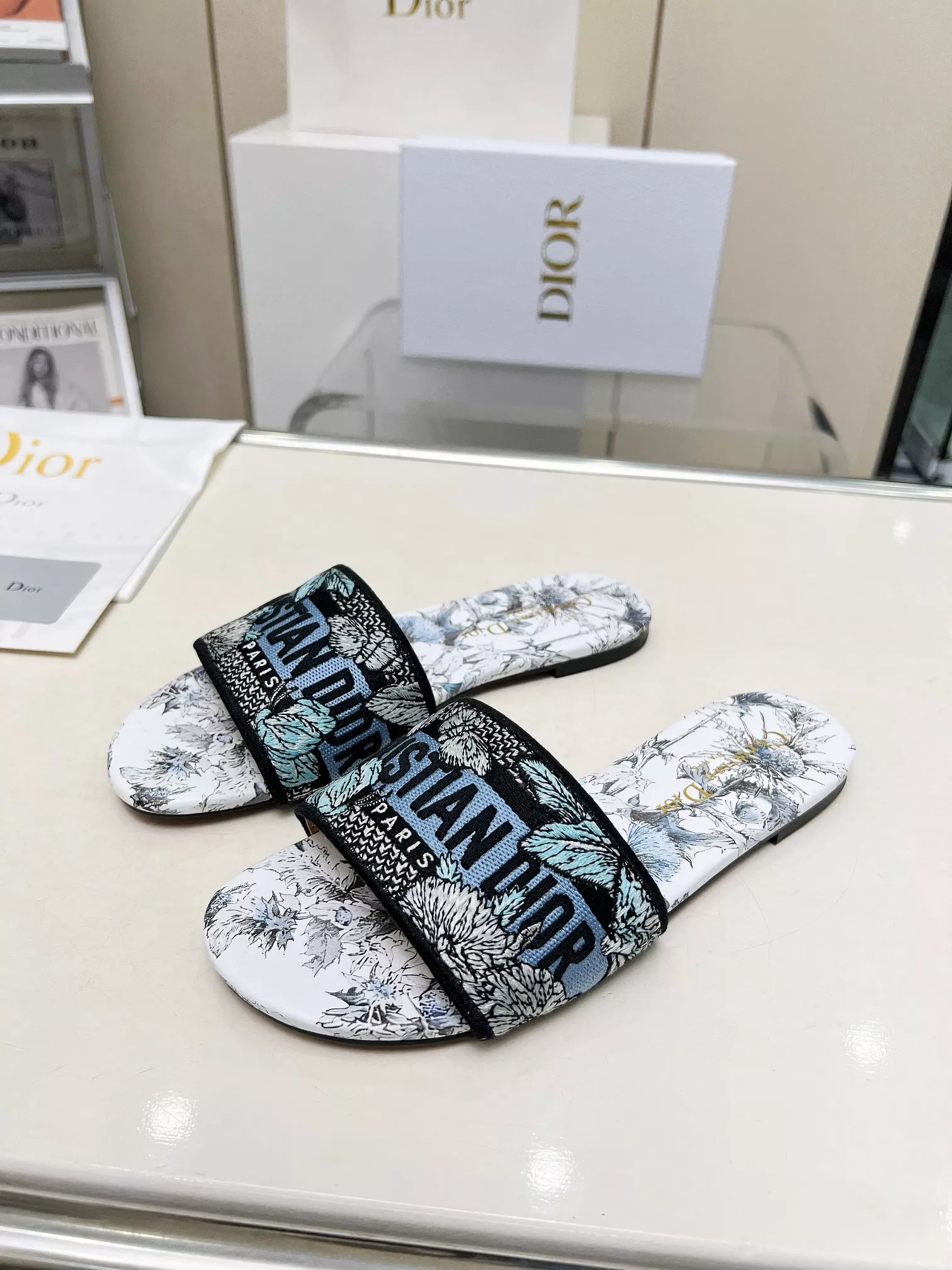 Stylish 1369 Christian Dior Slippers For Women