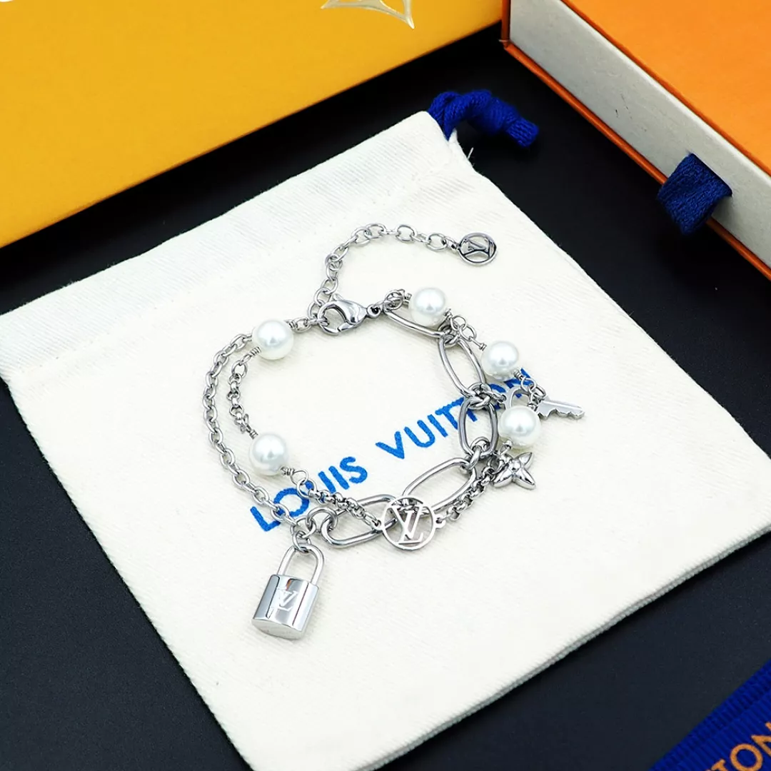 Stylish 1375 Louis Vuitton LV Bracelets For Women
