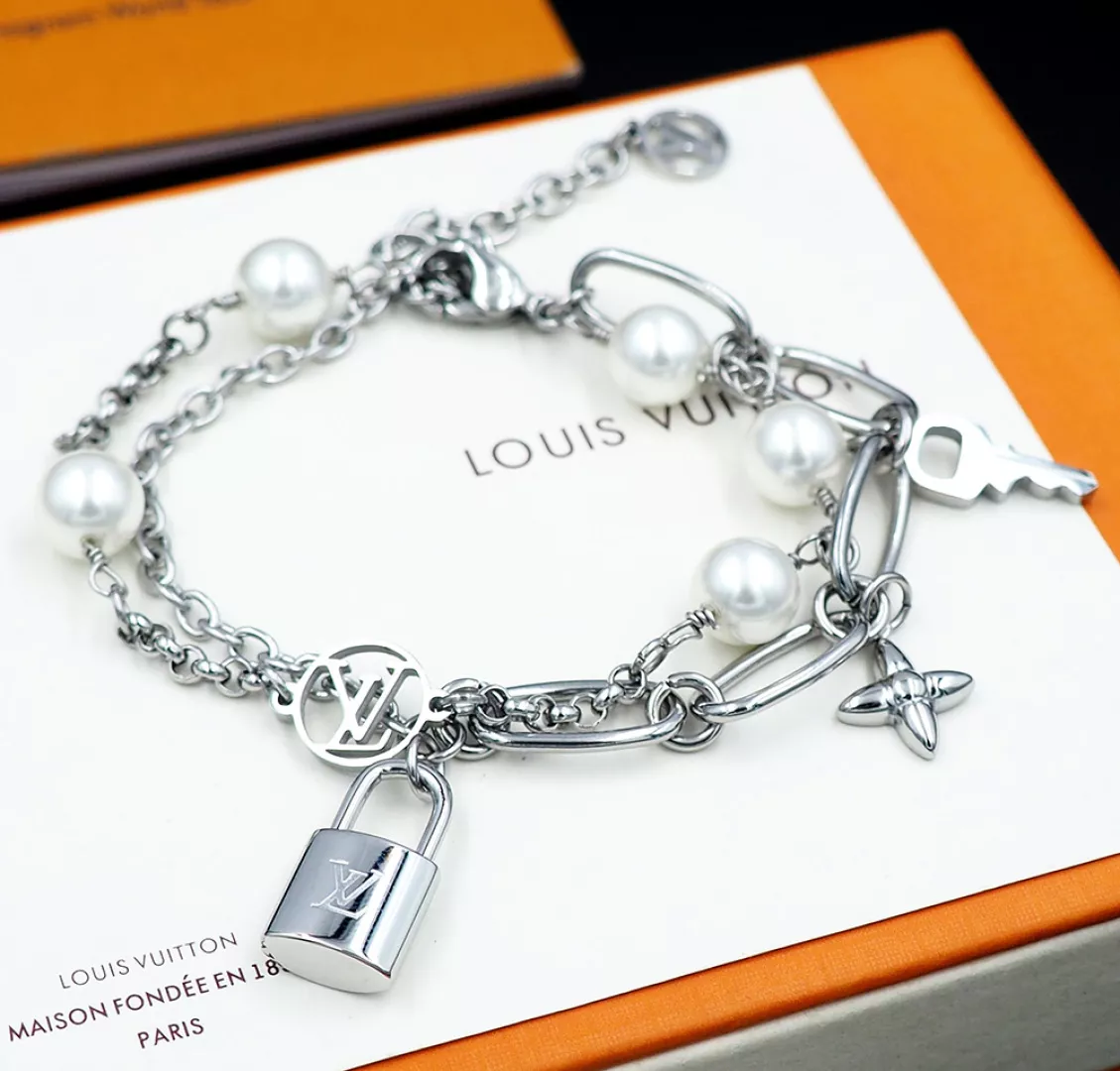 Stylish 1375 Louis Vuitton LV Bracelets For Women