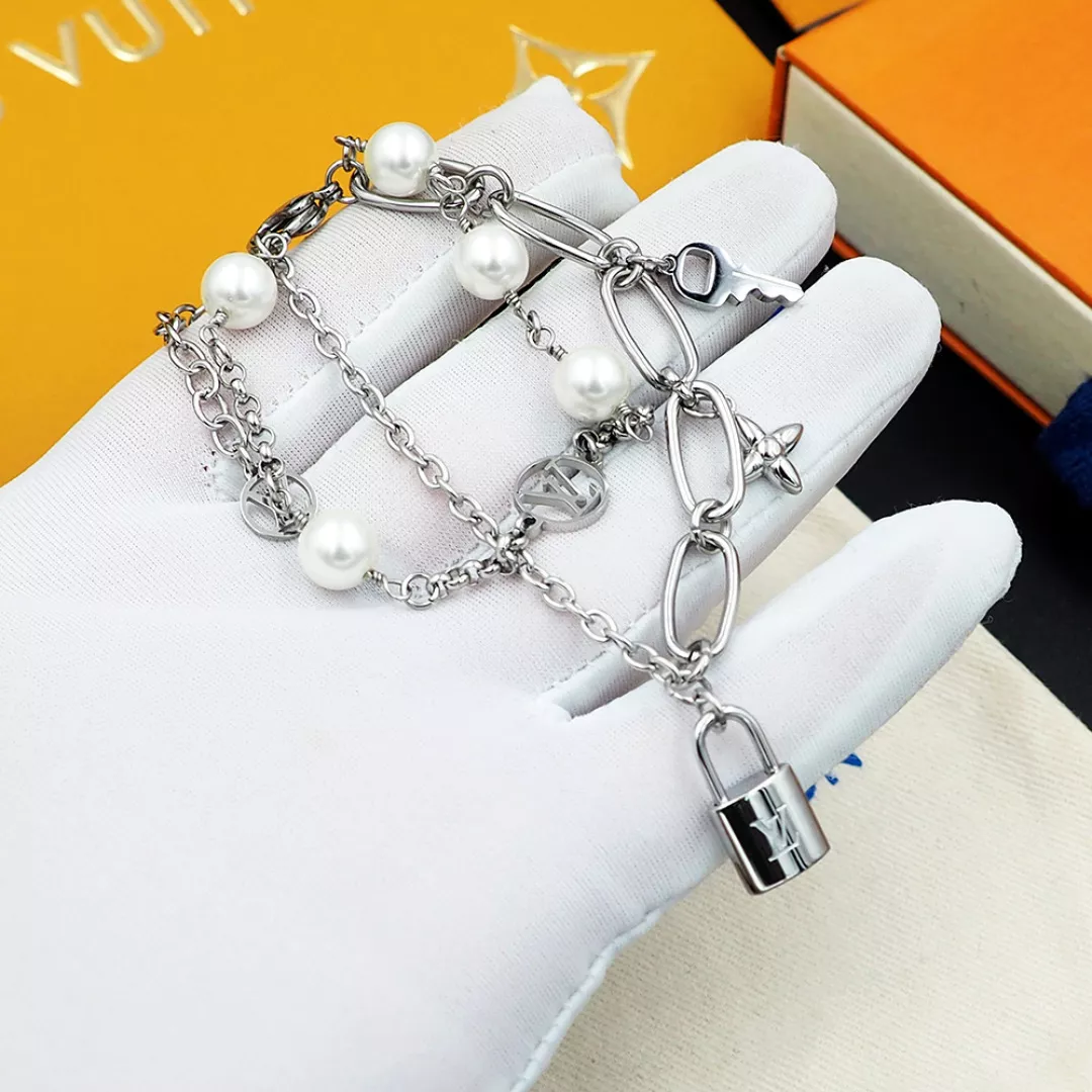 Stylish 1375 Louis Vuitton LV Bracelets For Women