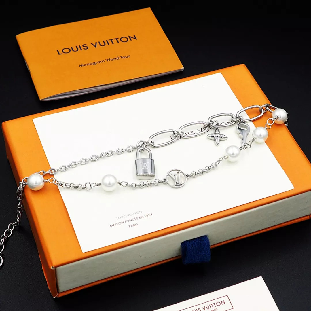 Stylish 1375 Louis Vuitton LV Bracelets For Women