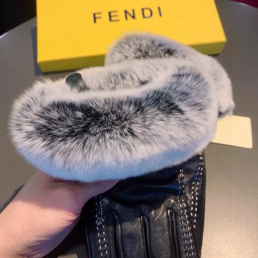 Stylish 1416 Fendi Gloves For Women