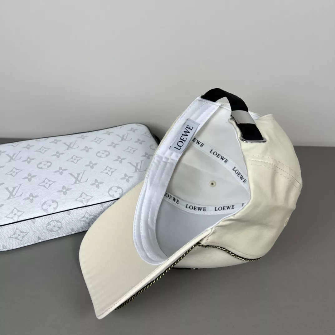 Stylish 1677 LOEWE Caps
