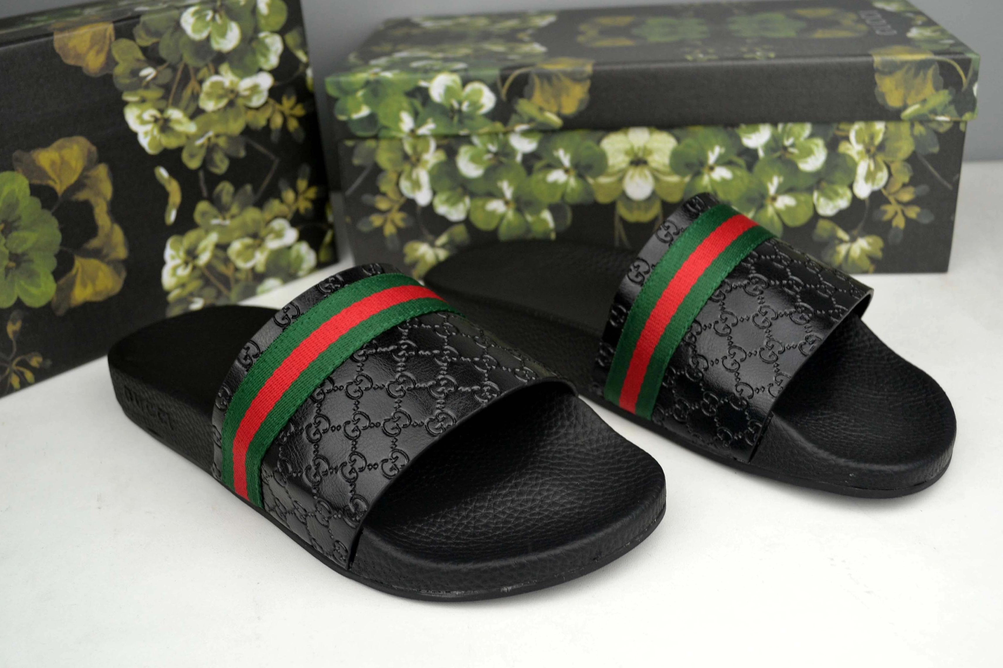 Stylish 1747 Gucci Slippers For Men