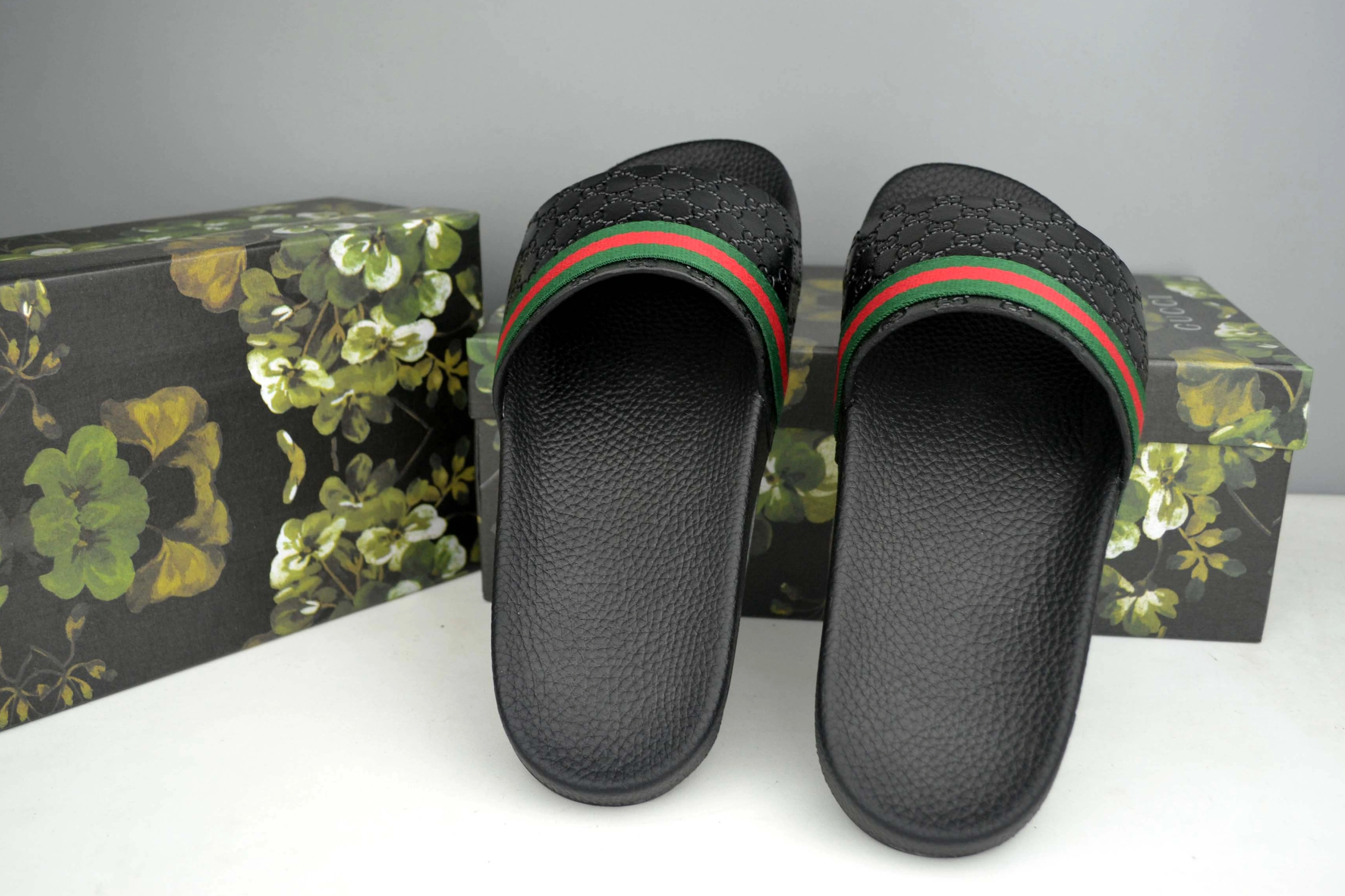 Stylish 1747 Gucci Slippers For Men