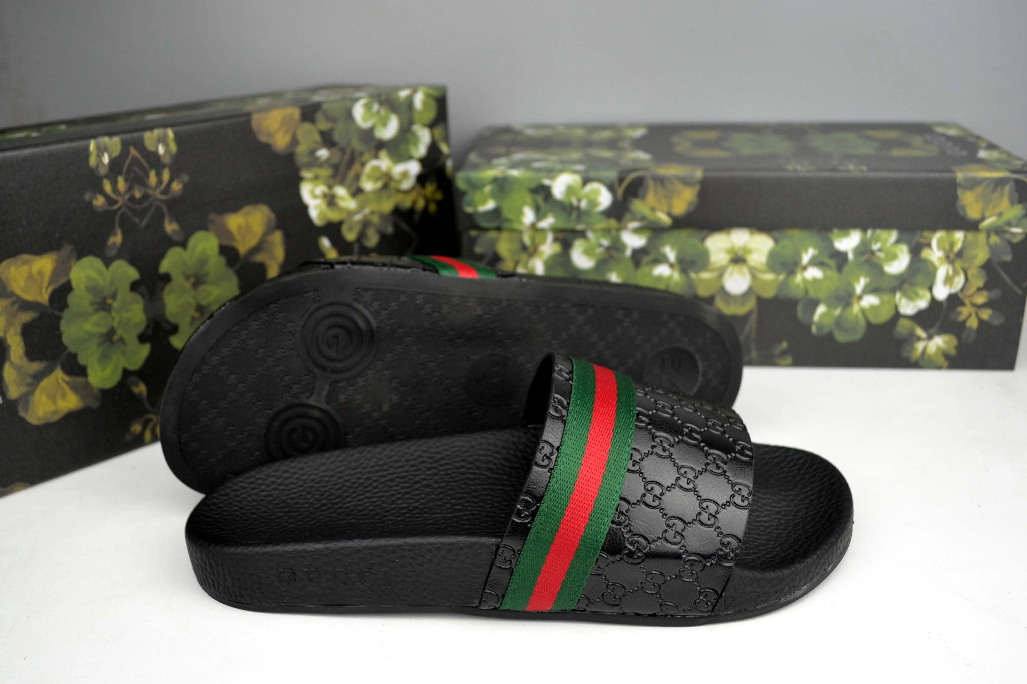 Stylish 1747 Gucci Slippers For Men