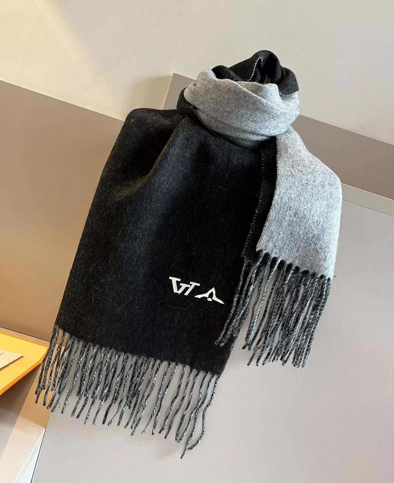 Stylish 1750 Louis Vuitton Scarf For Unisex